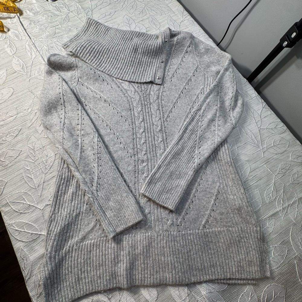 White House Black Market Gray Funnel Neck Sweater – Size S